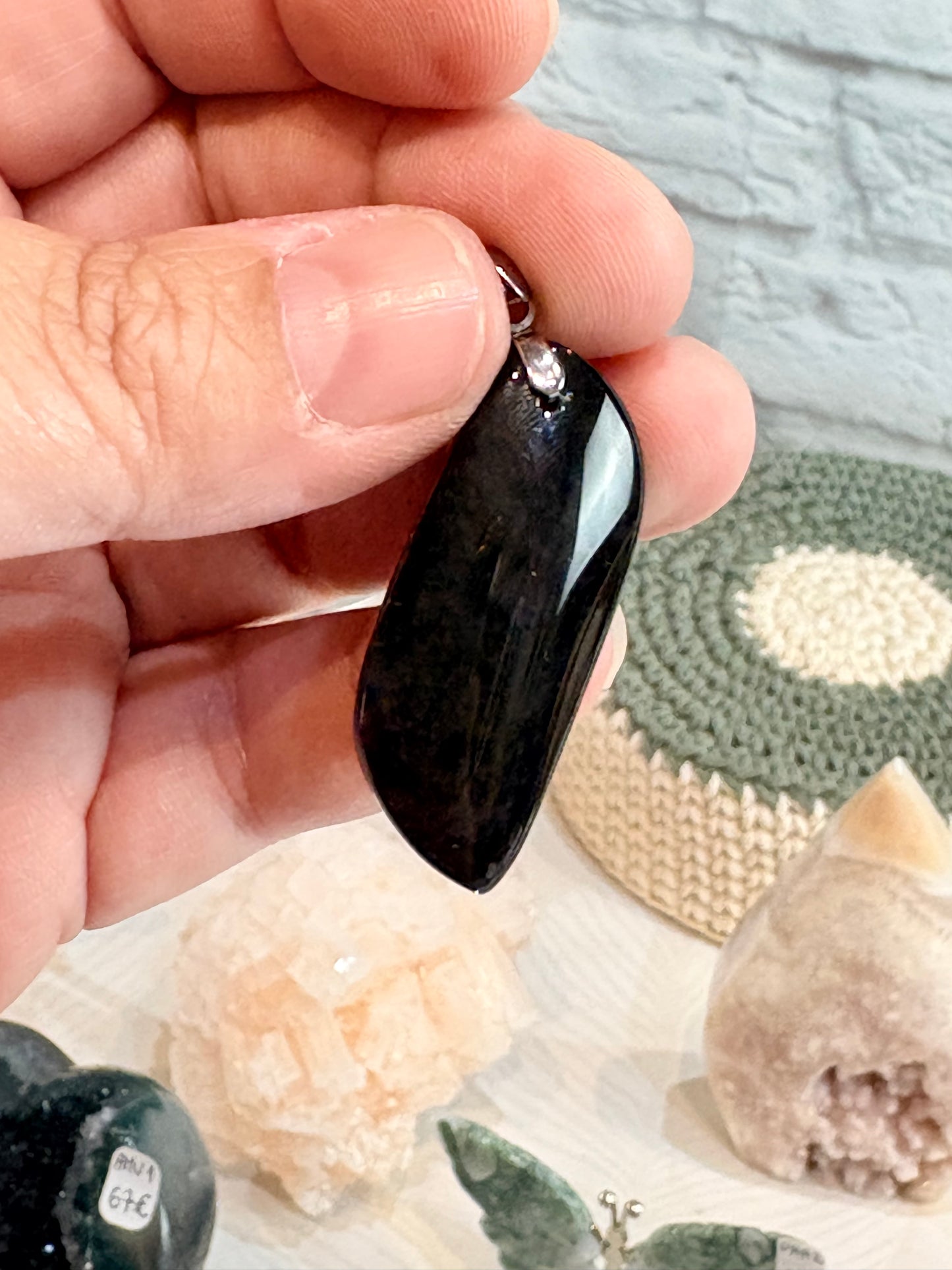 POM6 - Pendentif obsidienne manta huichol