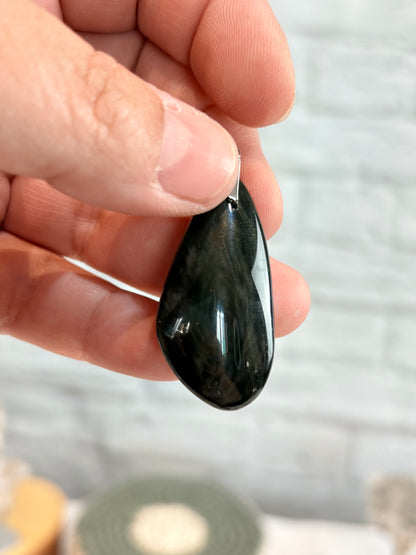 POM7 -  Pendentif obsidienne manta huichol