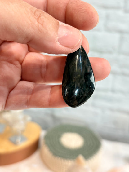 POM7 -  Pendentif obsidienne manta huichol