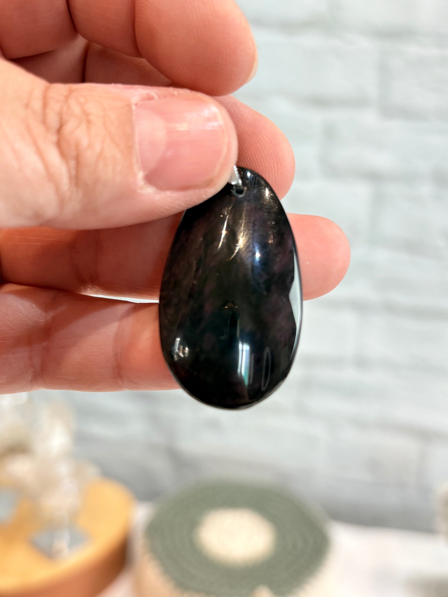 POM8 -  Pendentif obsidienne manta huichol