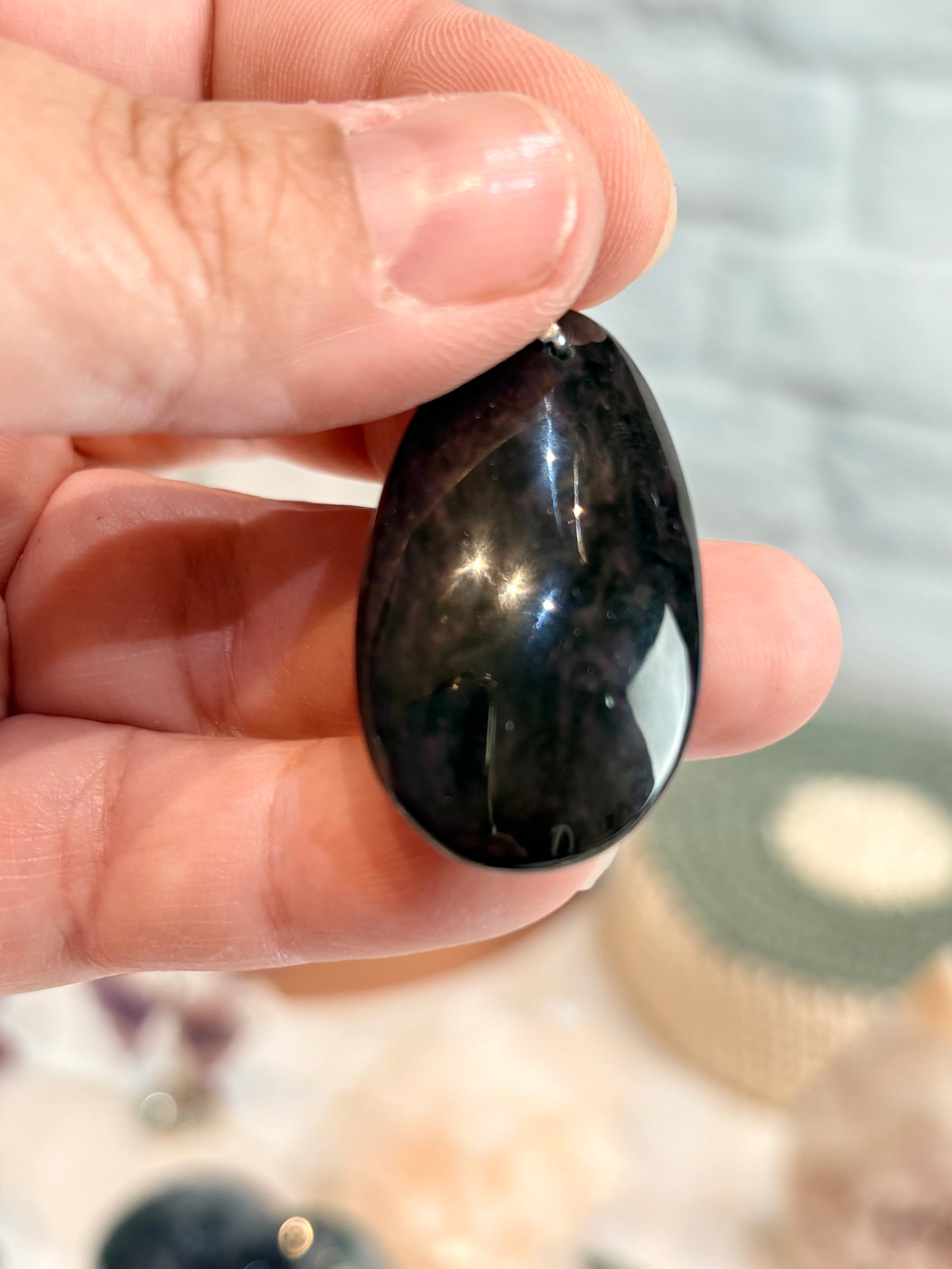 POM8 -  Pendentif obsidienne manta huichol