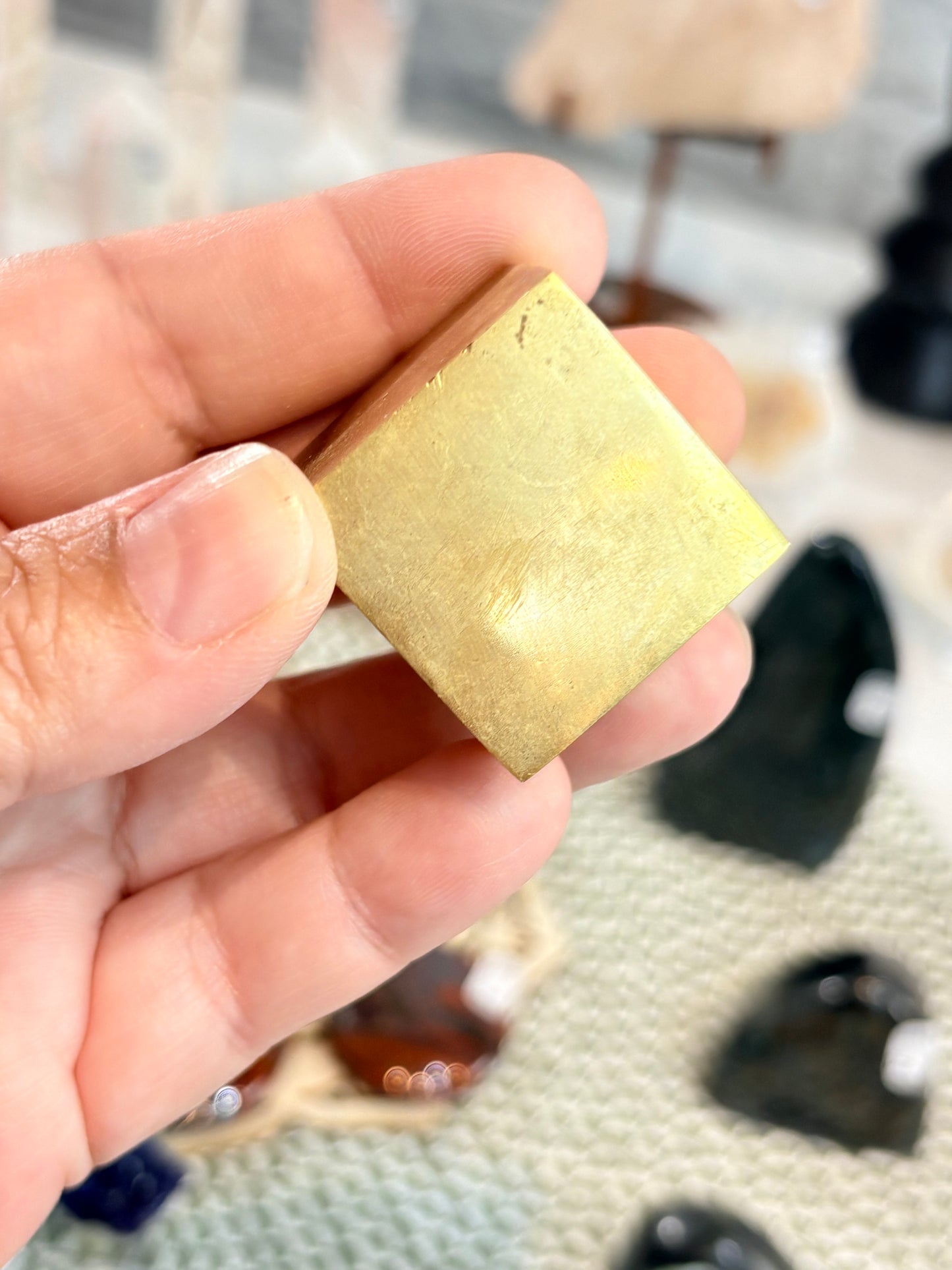CP1 - Cube à poser en pyrite polie