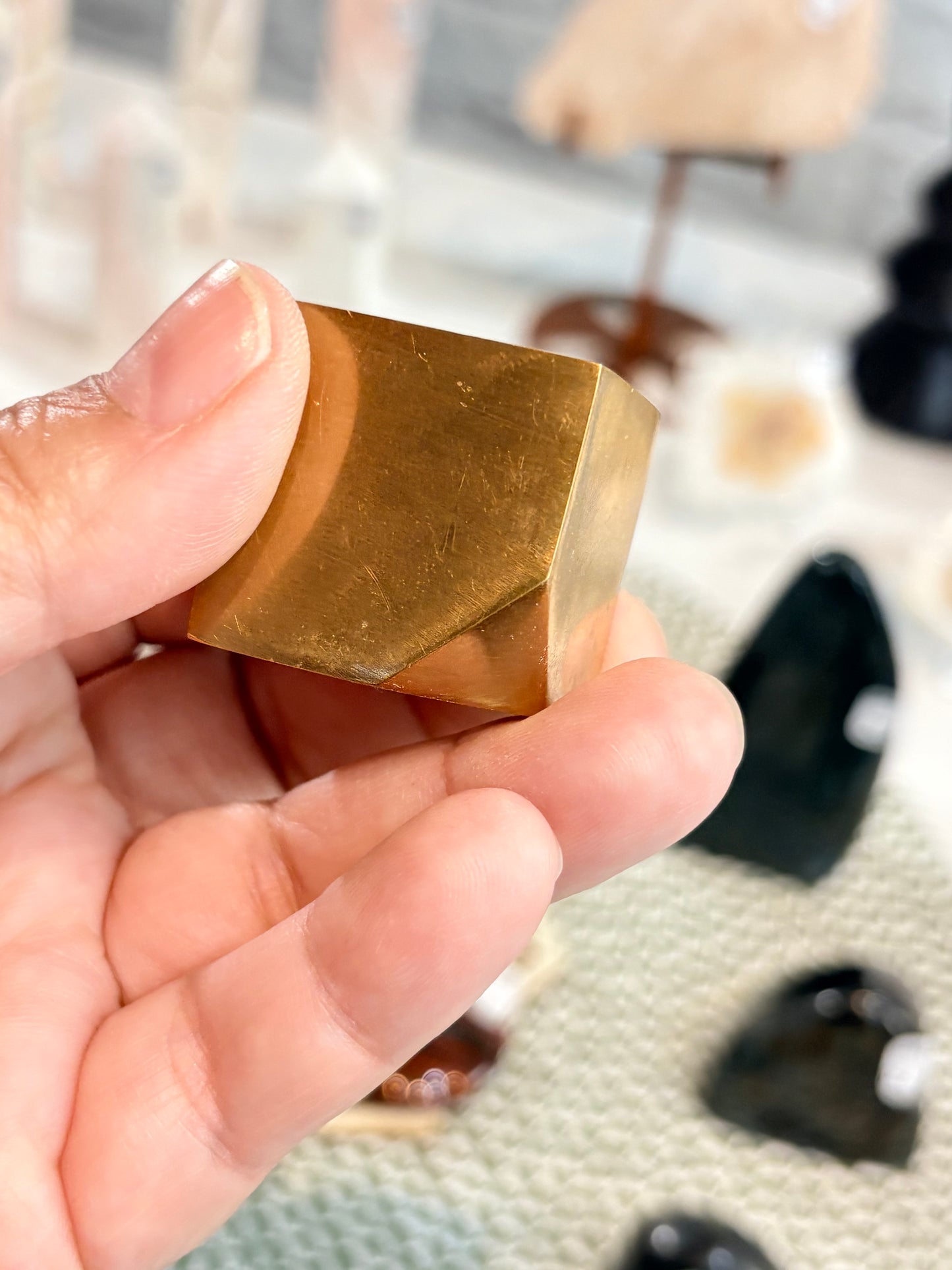 CP1 - Cube à poser en pyrite polie