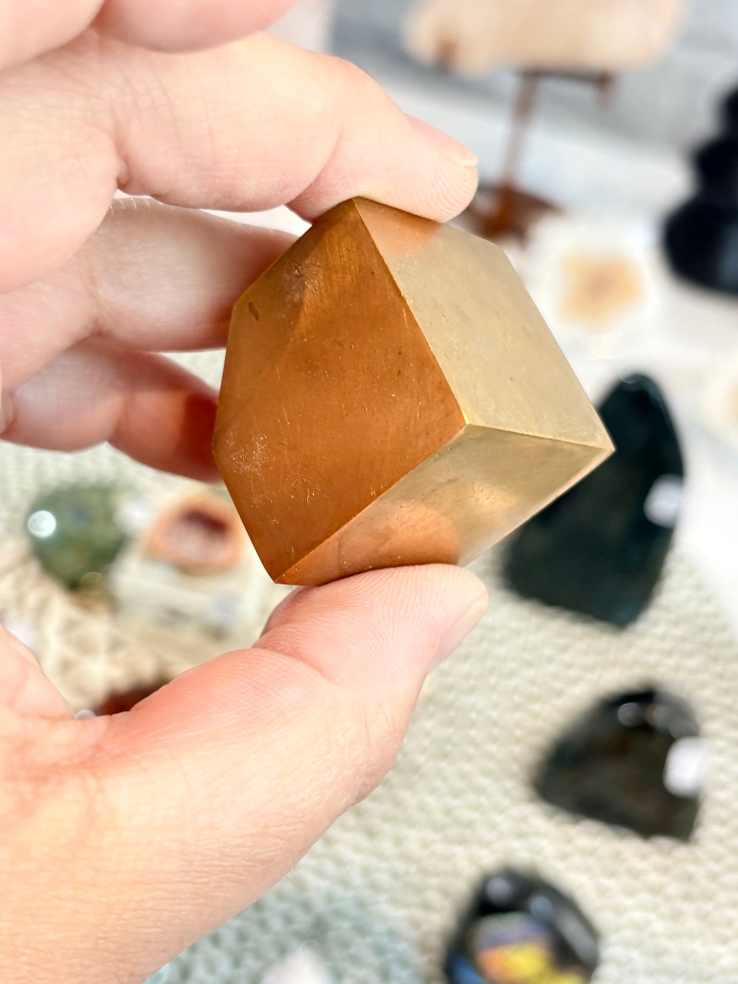 CP1 - Cube à poser en pyrite polie