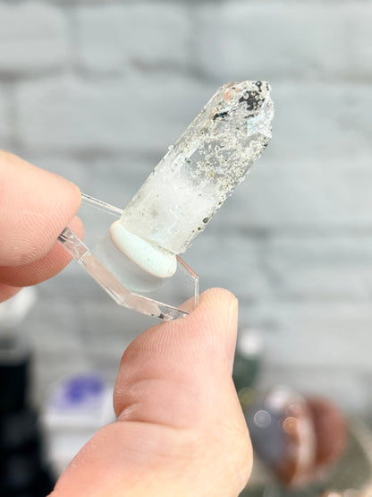 SMGO3 - Quartz à inclusions de pumpelyite et analcime
