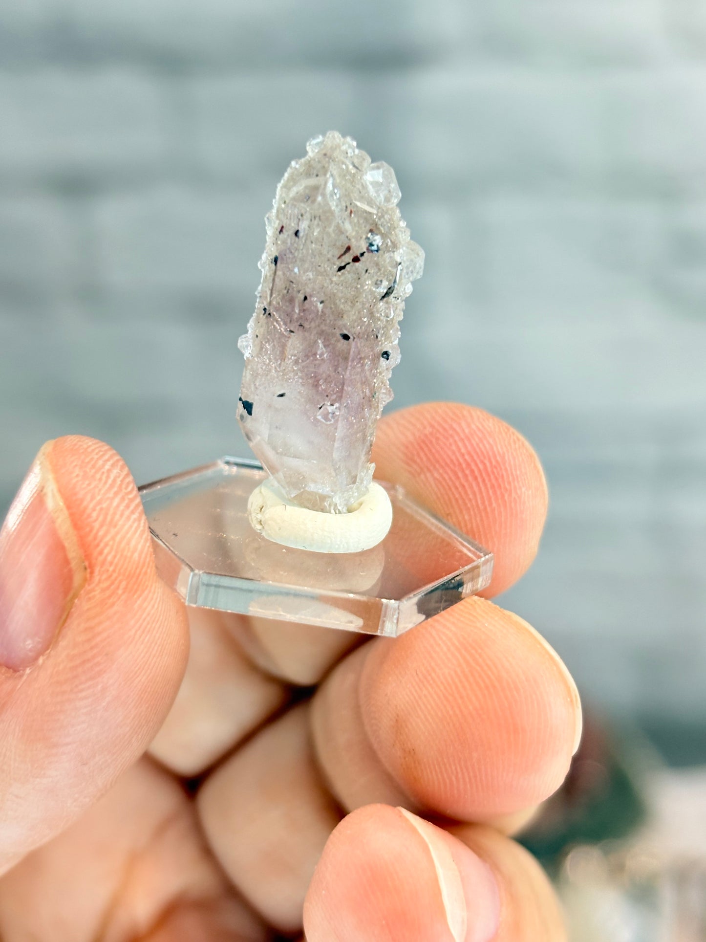 SMGO4 - Quartz arlequin amethysté à inclusions d’hématite et analcime