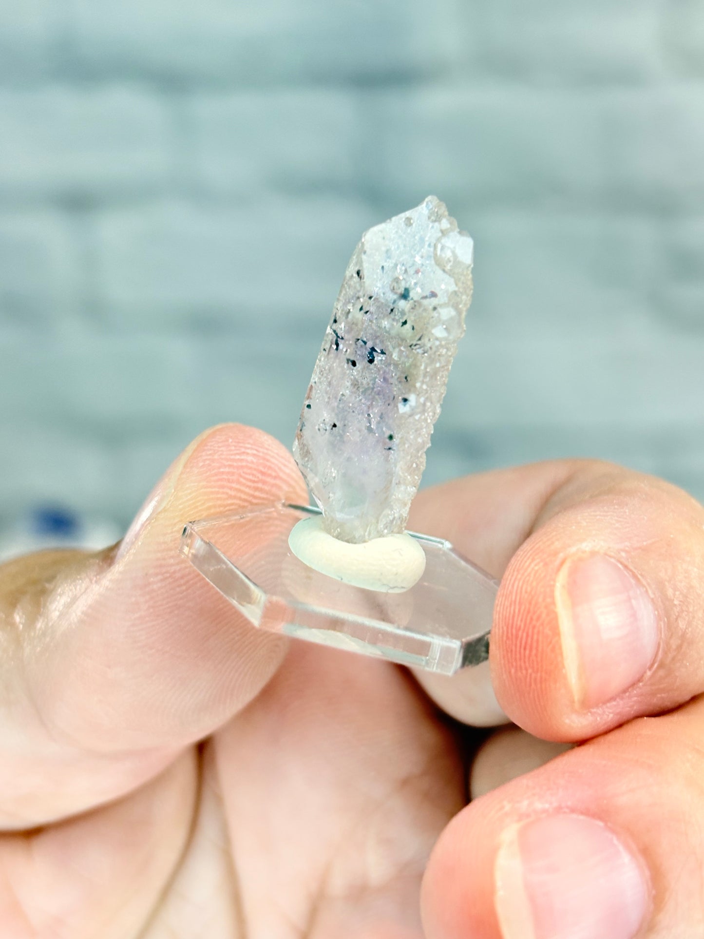 SMGO4 - Quartz arlequin amethysté à inclusions d’hématite et analcime