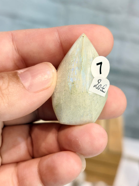 Mini forme libre de pierre de lune verte