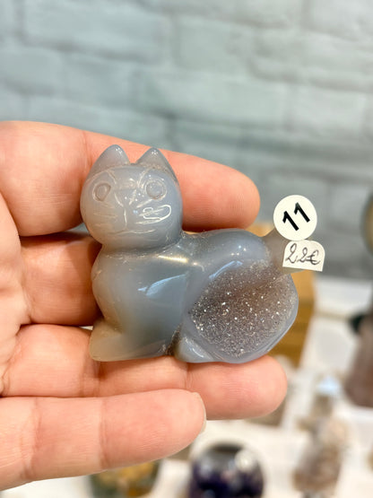 Chat en agate cristallisée