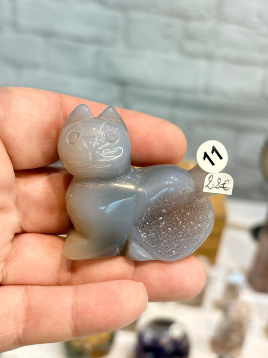 Chat en agate cristallisée