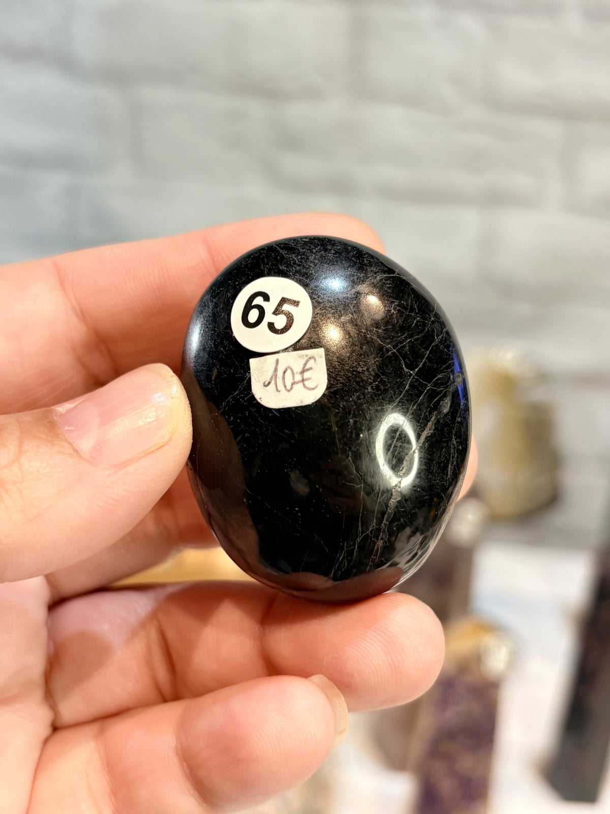 Galet en tourmaline noire