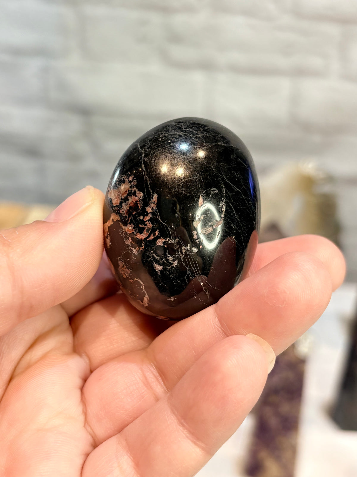 Galet en tourmaline noire