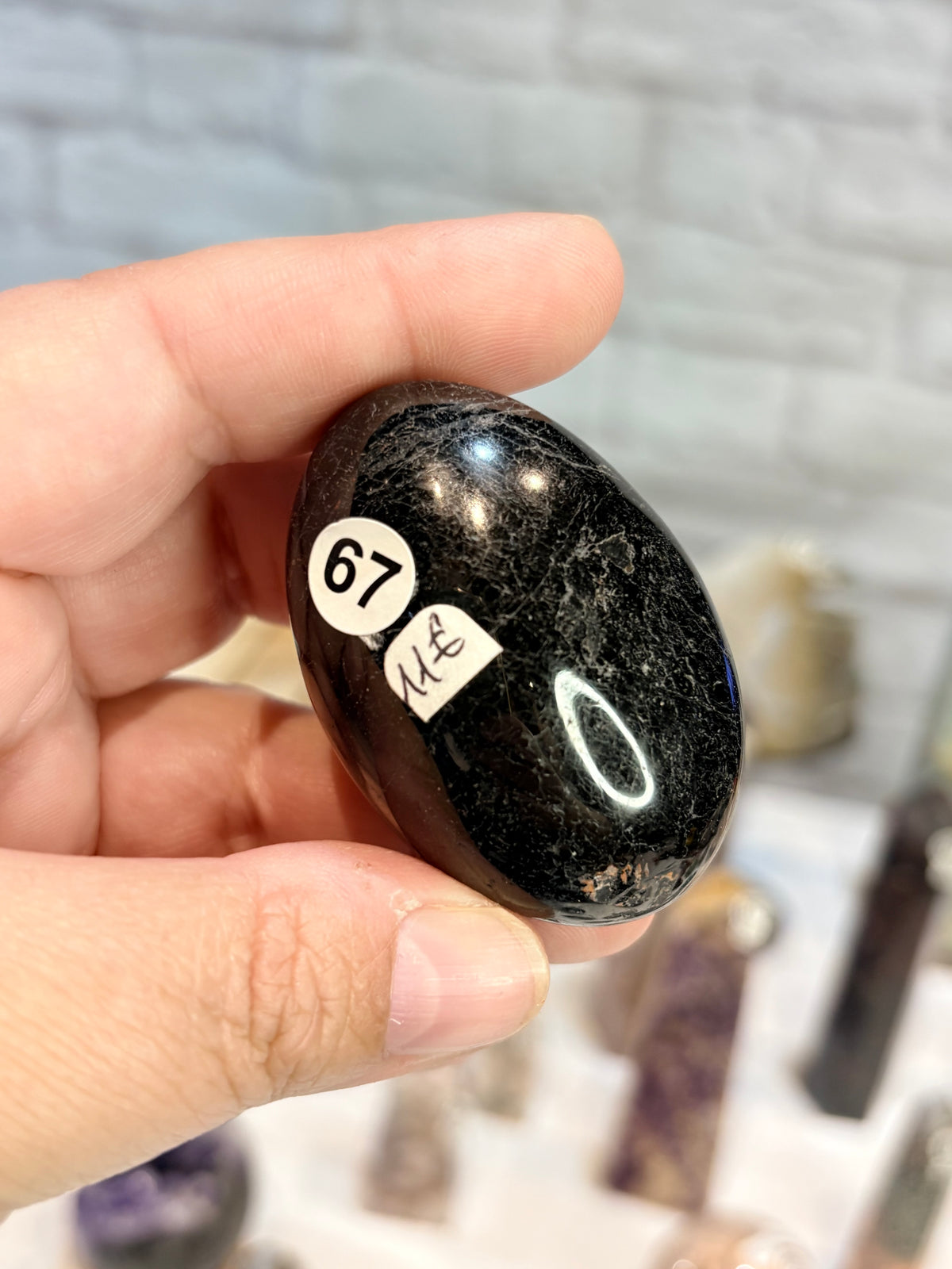 Galet en tourmaline noire
