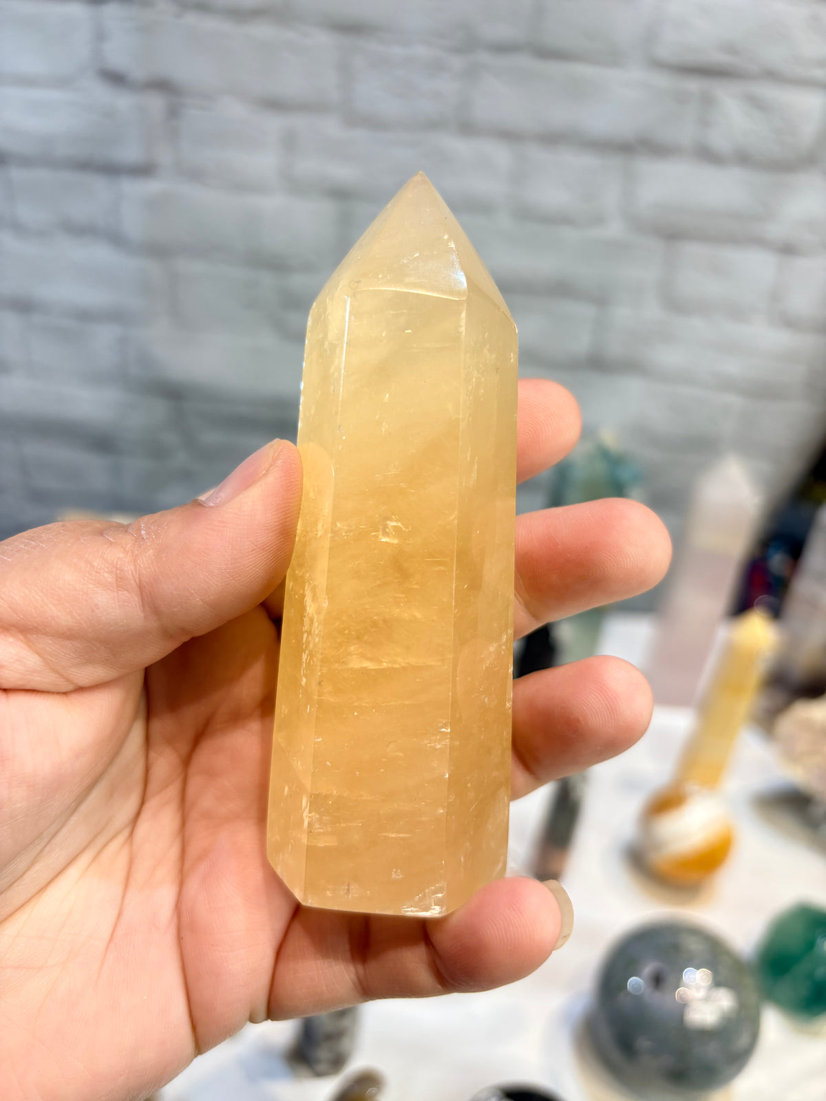 Tour en calcite miel