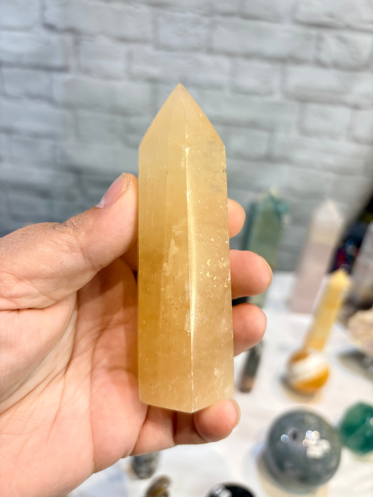 Tour en calcite miel