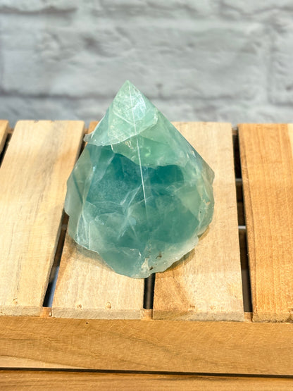 Pointe de fluorite verte semie-polie