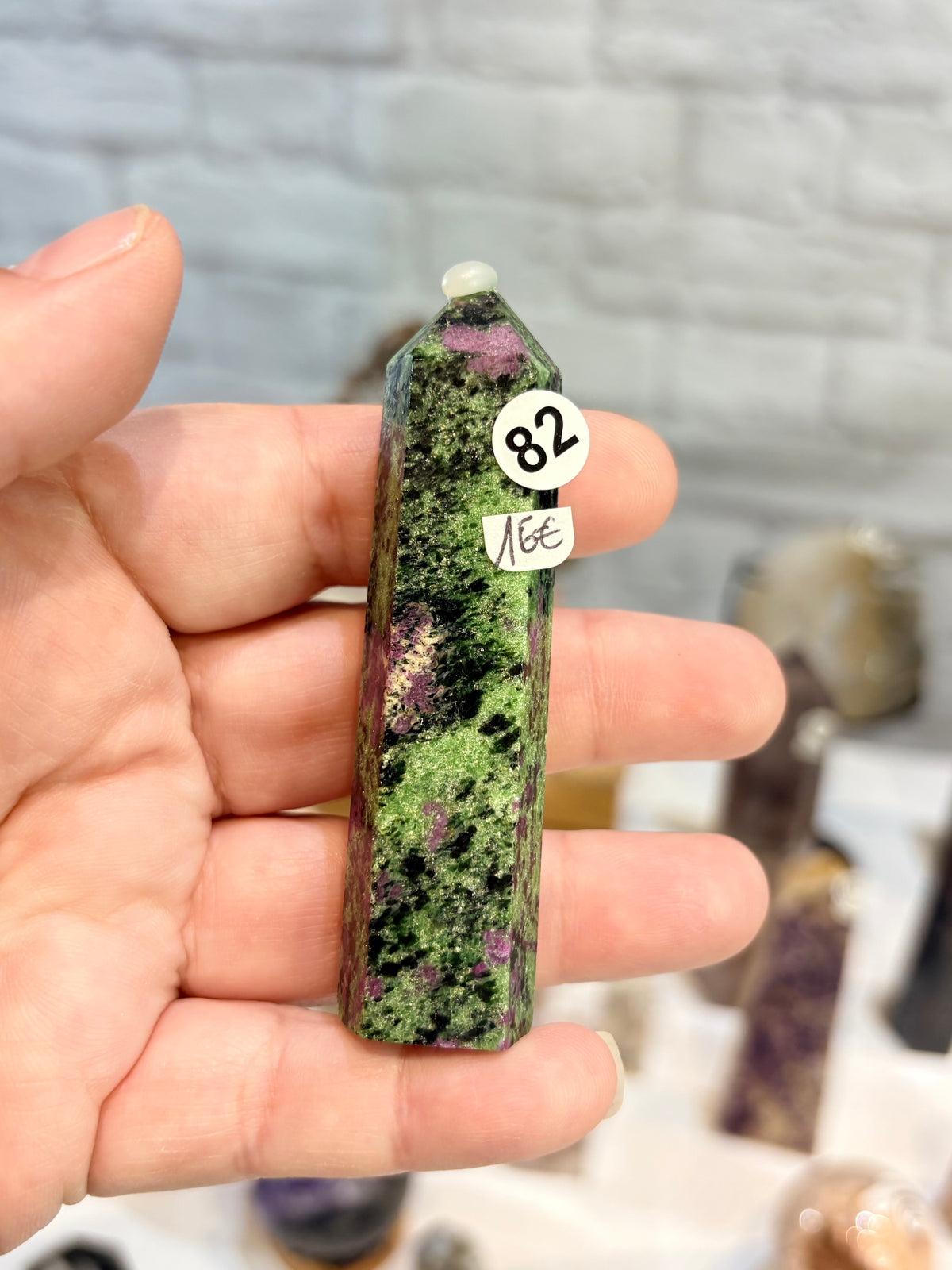 Pointe en rubis sur zoïzite