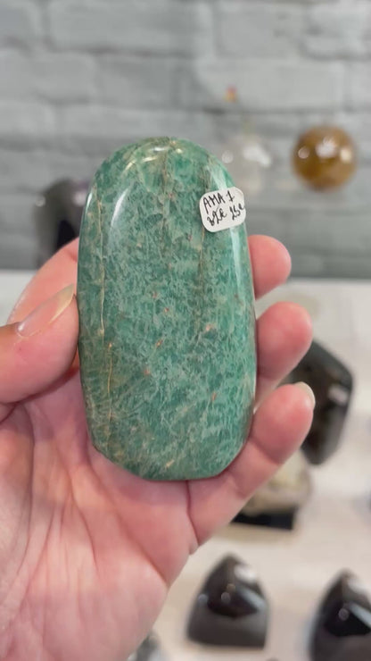 AMA1 - Forme libre en amazonite de Madagascar